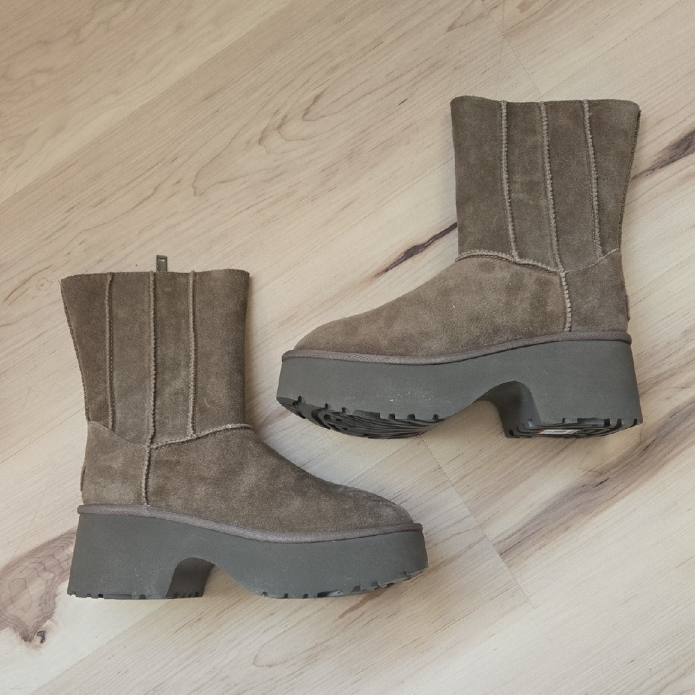 New UGG Women's Classic Twin Seam New Heights, Hickory, Size 9 (40)